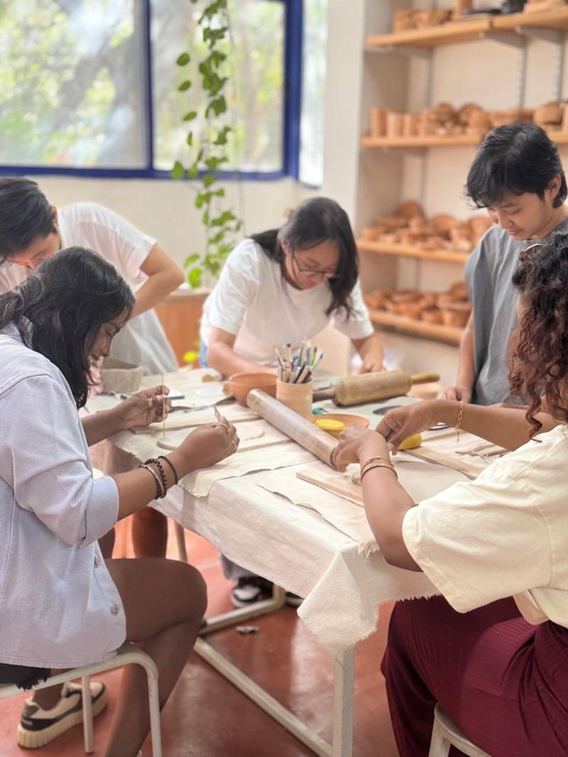 Group hand-building session at Mudcast