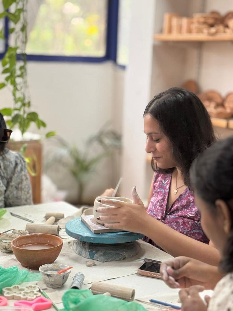 Hand-building pottery workshop Mudcast